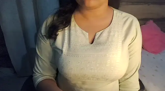 Trezza online show from 03-08-25, 04:06