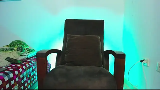 Maxi Gray online show from 12-13-24, 06:42