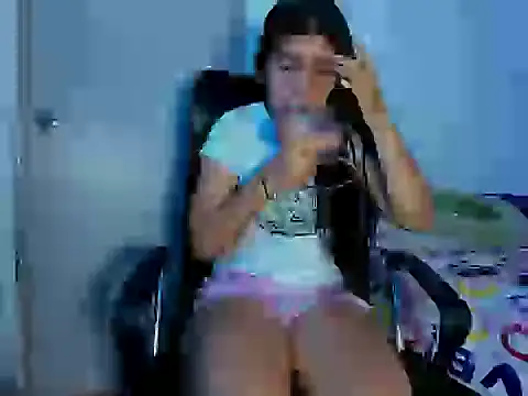 Snapshot of skinnyanai2 chatting on 10-17-25, 04:53 skinnyanai2 online show from 10-17-25, 04:53