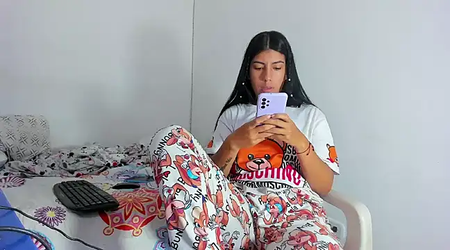 Snapshot of skinnyanai2 chatting on 03-11-25, 02:18 skinnyanai2 online show from 03-11-25, 02:18