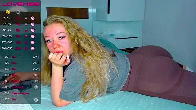 kitti kaattt online show from 09-21-25, 04:06