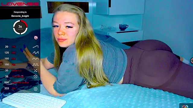 kitti kaattt online show from 10-19-25, 03:31