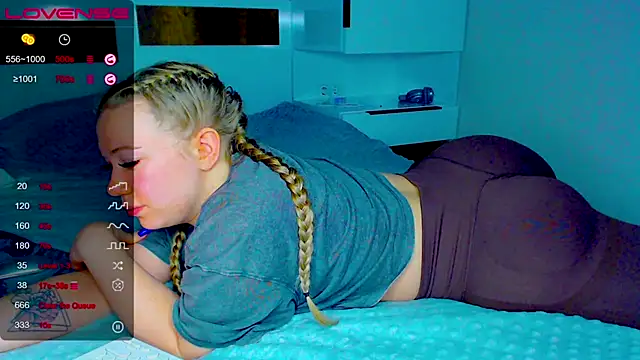 kitti kaattt online show from 10-25-25, 04:11