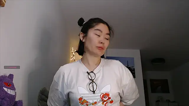 Kunimitsuu  online show from 10-05-25, 11:06
