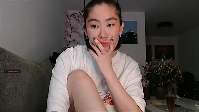 Kunimitsuu  online show from 09-14-25, 10:32
