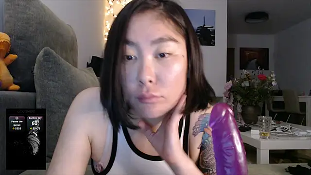 Kunimitsuu  online show from 09-20-25, 11:21