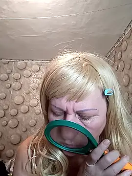 Snapshot of FameLara chatting on 01-14-26, 12:20 FameLara online show from 01-14-26, 12:20