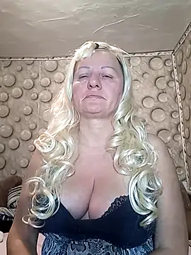 Snapshot of FameLara chatting on 04-06-26, 10:55 FameLara online show from 04-06-26, 10:55