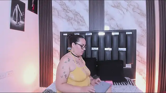 Snapshot of katherina_diaz chatting on 05-10-26, 01:53 katherina diaz online show from 05-10-26, 01:53