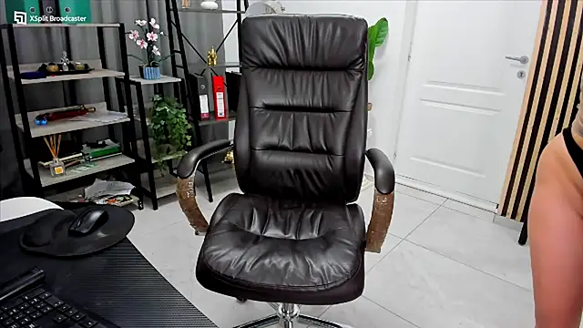 Snapshot of fireflowers_ chatting on 02-20-25, 02:18 fireflowers online show from 02-20-25, 02:18