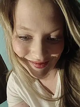 Snapshot of Cumonkatie chatting on 02-15-26, 07:51 Cumonkatie online show from 02-15-26, 07:51