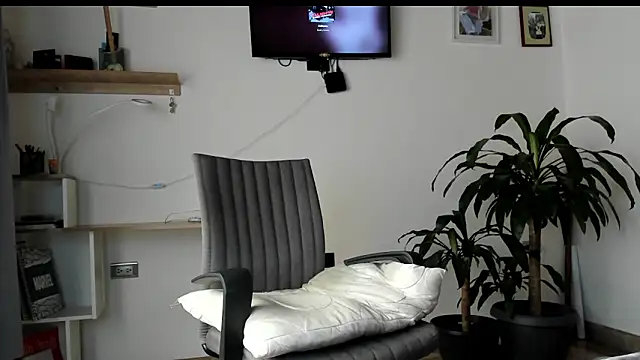 Snapshot of manucute_23_ chatting on 02-19-26, 03:20 manucute 23 online show from 02-19-26, 03:20