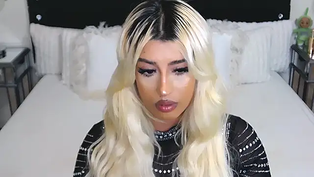 Snapshot of GiseleReine chatting on 03-28-26, 01:56 GiseleReine online show from 03-28-26, 01:56