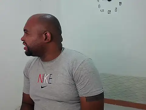 Snapshot of Sny- chatting on 10-05-25, 01:40 Sny- online show from 10-05-25, 01:40