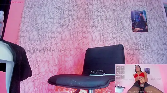 Snapshot of DeniseVillareal chatting on 09-12-25, 10:09 DeniseVillareal online show from 09-12-25, 10:09