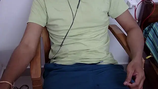 Snapshot of The_SHY_uncut chatting on 02-01-25, 01:51 The SHY uncut online show from 02-01-25, 01:51