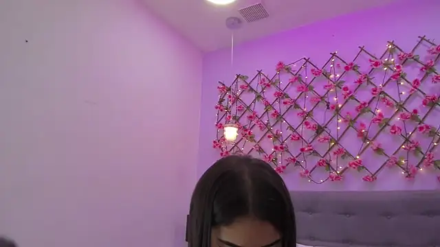 Oriana Guzman online show from 03-09-25, 04:00