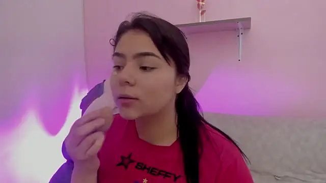 Snapshot of Oriana_Guzman chatting on 04-30-26, 04:30 Oriana Guzman online show from 04-30-26, 04:30