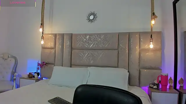 Oriana Guzman online show from 07-13-26, 12:43