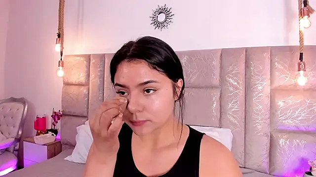 Snapshot of Oriana_Guzman chatting on 06-12-26, 06:22 Oriana Guzman online show from 06-12-26, 06:22
