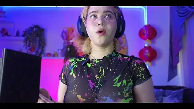 albaismynameX online show from 11-12-25, 12:20