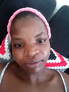 Snapshot of hotgal1112 chatting on 02-15-26, 10:14 hotgal1112 online show from 02-15-26, 10:14