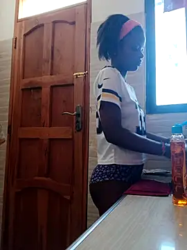 Snapshot of hotgal1112 chatting on 02-02-26, 09:41 hotgal1112 online show from 02-02-26, 09:41