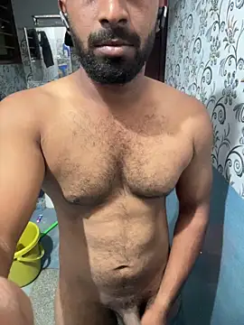 Handsomehunk 4U online show from 12-17-25, 04:45