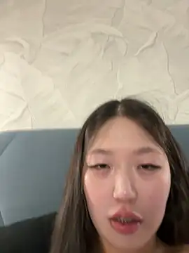 Snapshot of Aiko_Yumi chatting on 01-26-25, 04:09 Aiko Yumi online show from 01-26-25, 04:09