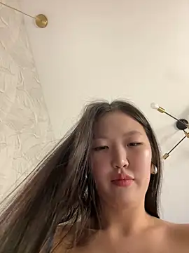 Snapshot of Aiko_Yumi chatting on 12-04-24, 05:16 Aiko Yumi online show from 12-04-24, 05:16
