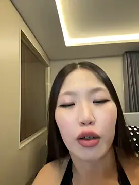 Snapshot of Aiko_Yumi chatting on 01-02-25, 09:50 Aiko Yumi online show from 01-02-25, 09:50