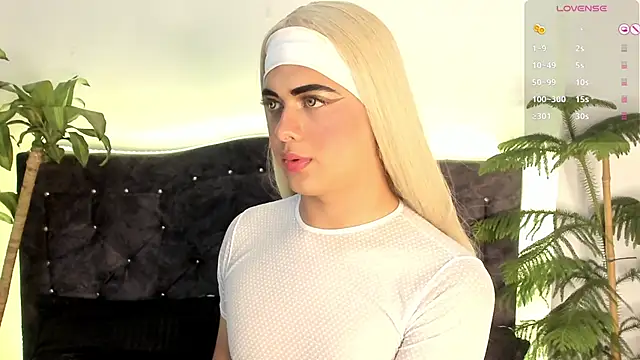 Snapshot of candy_canne__ chatting on 12-11-24, 06:20 candy canne   online show from 12-11-24, 06:20