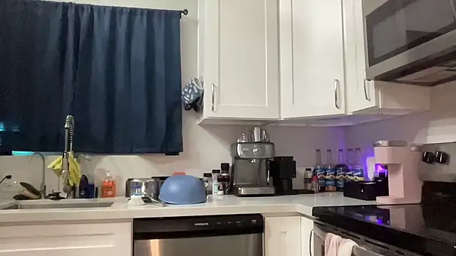 NatalieKneals online show from 04-25-26, 03:09