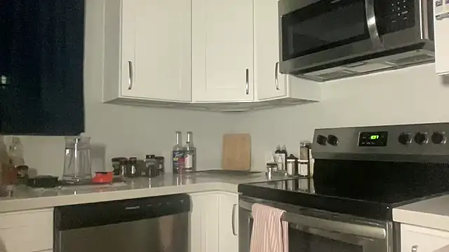 NatalieKneals online show from 01-17-26, 04:38