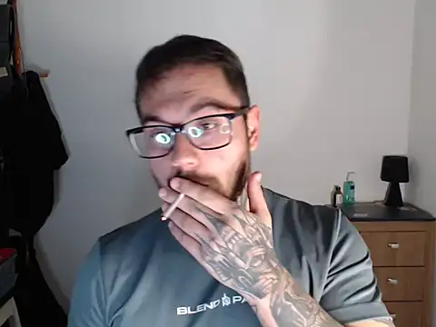 Snapshot of clark_r chatting on 03-04-26, 01:02 clark r online show from 03-04-26, 01:02