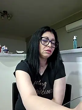 Snapshot of Milf_Abigail chatting on 05-15-26, 01:25 Milf Abigail online show from 05-15-26, 01:25