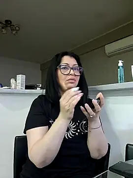 Snapshot of Milf_Abigail chatting on 05-29-26, 02:50 Milf Abigail online show from 05-29-26, 02:50