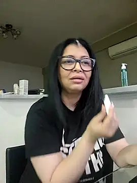 Snapshot of Milf_Abigail chatting on 06-05-26, 02:49 Milf Abigail online show from 06-05-26, 02:49