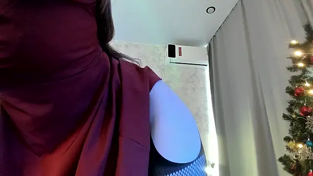 LissaCain online show from 12-23-25, 07:18