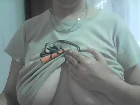 Snapshot of AnaXBerry chatting on 07-15-26, 06:53 AnaXBerry online show from 07-15-26, 06:53