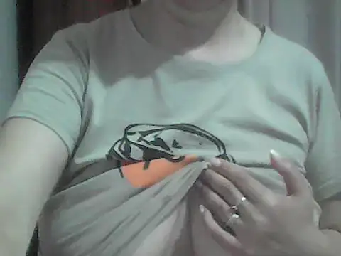 Snapshot of AnaXBerry chatting on 05-19-26, 06:15 AnaXBerry online show from 05-19-26, 06:15