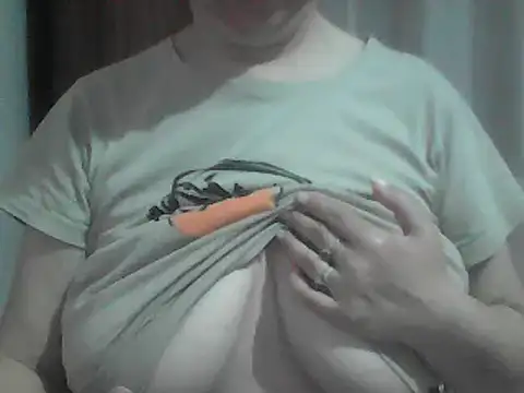 Snapshot of AnaXBerry chatting on 05-21-26, 06:38 AnaXBerry online show from 05-21-26, 06:38