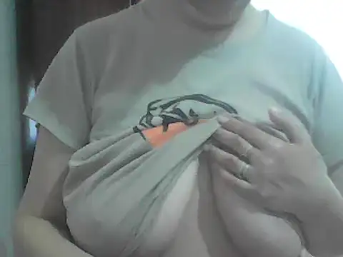 Snapshot of AnaXBerry chatting on 05-21-26, 06:33 AnaXBerry online show from 05-21-26, 06:33