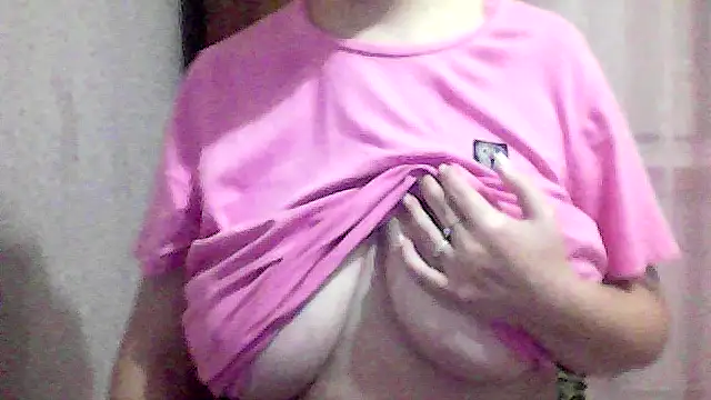 Snapshot of AnaXBerry chatting on 10-12-25, 06:42 AnaXBerry online show from 10-12-25, 06:42