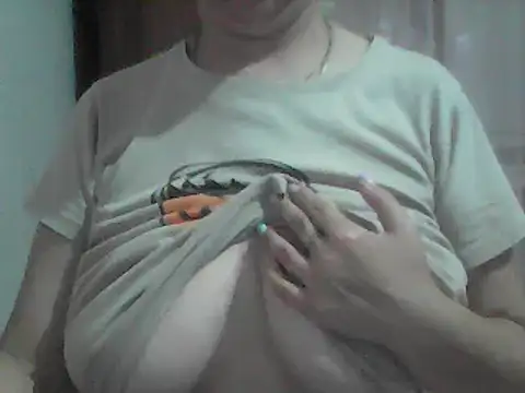 Snapshot of AnaXBerry chatting on 07-19-26, 06:37 AnaXBerry online show from 07-19-26, 06:37