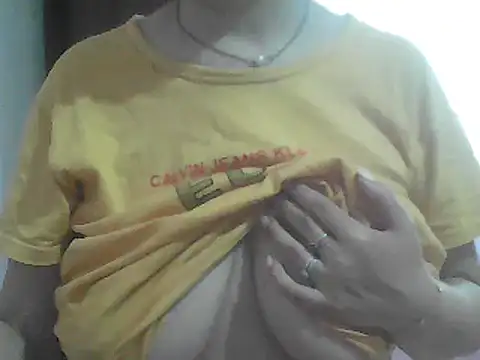 Snapshot of AnaXBerry chatting on 05-16-26, 06:23 AnaXBerry online show from 05-16-26, 06:23