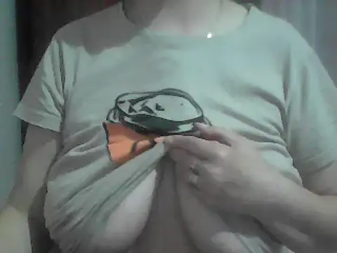 Snapshot of AnaXBerry chatting on 06-03-26, 05:39 AnaXBerry online show from 06-03-26, 05:39