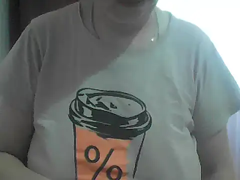 Snapshot of AnaXBerry chatting on 06-05-26, 06:40 AnaXBerry online show from 06-05-26, 06:40