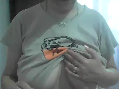 Snapshot of AnaXBerry chatting on 06-10-26, 06:36 AnaXBerry online show from 06-10-26, 06:36