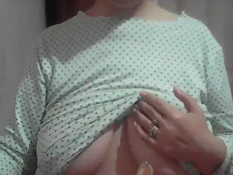 Snapshot of AnaXBerry chatting on 04-23-26, 06:09 AnaXBerry online show from 04-23-26, 06:09